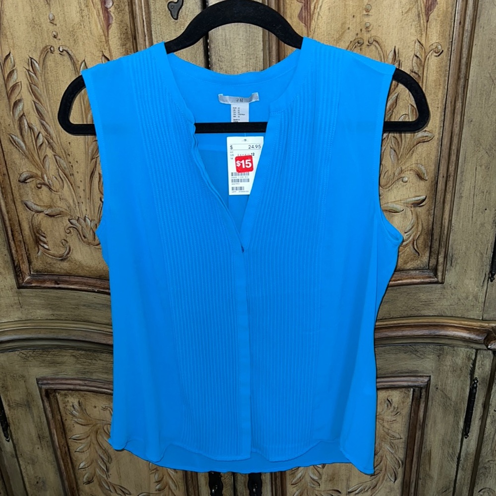 H&M Sleeveless Pleated Blouse